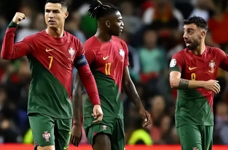 刀砍老师后被群殴